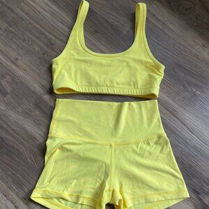 ARITZIA TNaction TNABUTTER ATMOSPHERE 3'' shorts & bra top